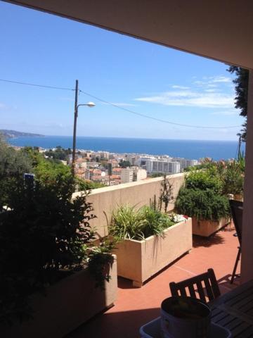 Bed & Breakfast Relaxing Place With Wonderful View...calme Avec Vue Magnifique Sur La Baie Des Anges, En Campagne A 12 Minutes De La Promenade Des *